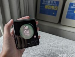 Unboxing Samsung Galaxy Z Flip 5 yang Tampilannya Makin Segar