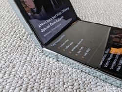 Unboxing Samsung Galaxy Z Flip 5 yang Tampilannya Makin Segar