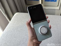Unboxing Samsung Galaxy Z Flip 5 yang Tampilannya Makin Segar