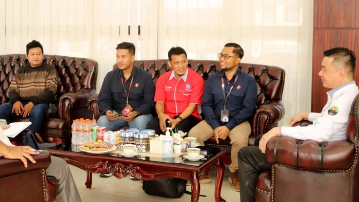 Genjot Perluasan Infrastruktur Jaringan di Kaimana Guna memperbaiki akses jaringan telkomsel di Kabupaten Kaimana khususnya di daerah-daerah blankspot, Sang Bupati terus melakukan komunikasi dengan intens ke pihak Telkom Sorong. Ini buktinya.