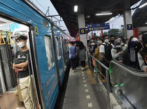 Horee... JakCard Kini Bisa Digunakan Naik KRL