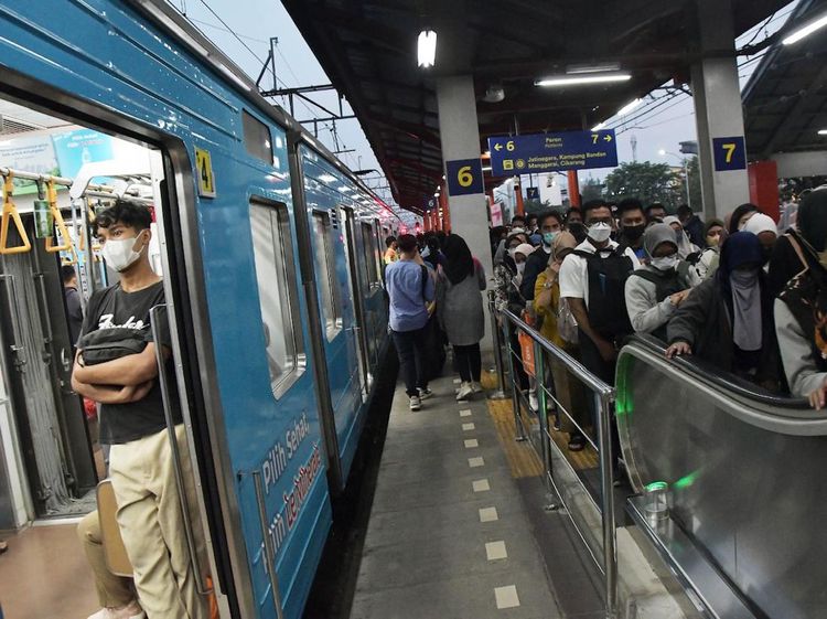 Horee... JakCard Kini Bisa Digunakan Naik KRL