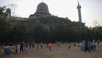 Selain kegiatan belajar mengajar, santri dan santriwati di Ponpes Al Zaytun juga mengikuti berbagai kegiatan lain seperti berlatih olahraga dan berlatih seni budaya.  
