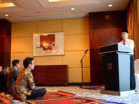 Jokowi Salat Jumat di China