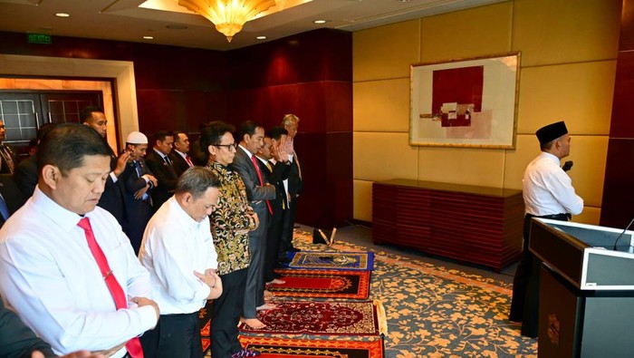 Jokowi Salat Jumat di China