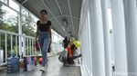 JPO Halte TransJakarta Benhil Dicat Ulang Biar Lebih Kinclong