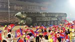 Jumawa Kim Jong Un Pamer Rudal Nuklir-Drone Tempur ke Menhan Rusia