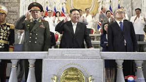 Jumawa Kim Jong Un Pamer Rudal Nuklir-Drone Tempur ke Menhan Rusia