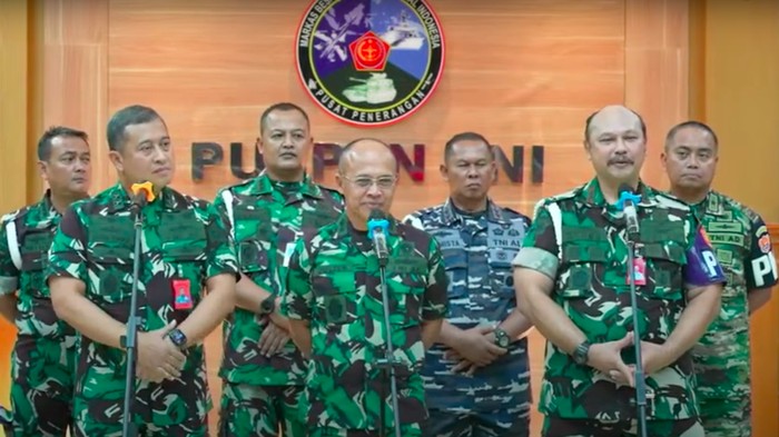 Kabasarnas Marsdya TNI Henri Alfiandi (HA) sempat menemui Danpuspom TNI Marsda TNI Agung Handoko usai ditetapkan sebagai tersangka oleh KPK (YouTube Puspen TNI)