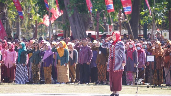 Kental Adat Jawa, Upacara HUT Klaten Ke-219 Dimeriahkan Fragmen Teatrikal, Jumat (28/7/2023). Kental Adat Jawa, Upacara HUT Klaten Ke-219 Dimeriahkan Fragmen Teatrikal, Jumat (28/7/2023).