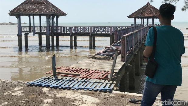 Kondisi objek wisata Taman Pantai Kartini di Rembang. Foto diambil Jumat (28/7/2023).