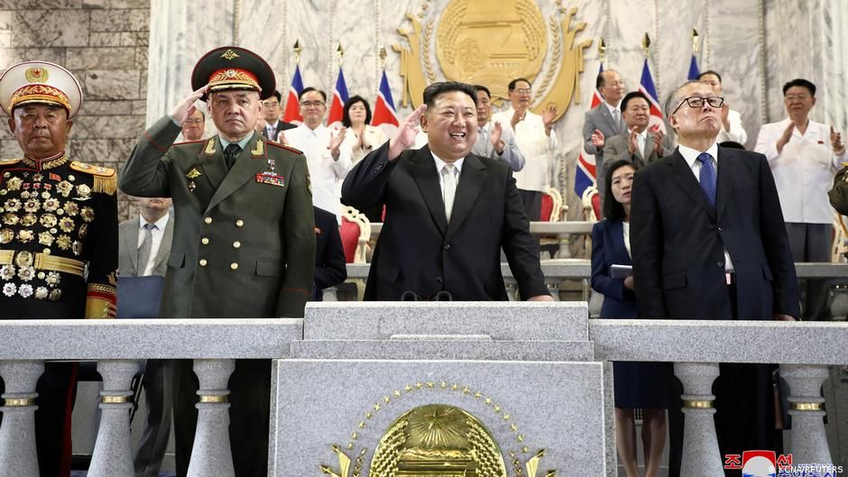 Korea Utara Gelar Parade Militer dengan Tamu Kehormatan dari Rusia dan Cina