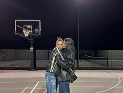 8 Foto Kylie Jenner dengan Sahabat Wanitanya, Kemesraannya Jadi Kontroversi