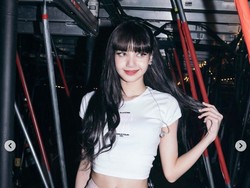 7 Gaya Lisa BLACKPINK Pamer Pinggang Semut, Bikin Wanita Iri 7 Gaya Lisa BLACKPINK Pamer Pinggang Semut, Bikin Wanita Iri