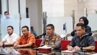 Karo Penmas Polri Brigjen Ahmad Ramadhan mengatakan peristiwa itu terjadi pada Minggu (23/7) sekitar pukul 01.40 WIB di kamar 11 rusun Polri Cikeas, Jalan Akses Tol Cimanggis Cikeas, Kecamatan Gunung Putri, Kabupaten Bogor, Jabar.  