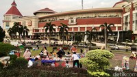 Taman ini terletak di Kawasan Mall Cijantung, Jakarta Timur.  