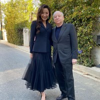 Kala itu bintang film ‘Crouching Tiger, Hidden Dragon’ itu sedang menjalani serangkaian promosi di Shanghai Grand Prix untuk Ferrari, di mana Jean bekerja sebagai manajer umum. Foto: Instagram/@michelleyeoh_official