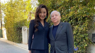 7 Potret Mesra Michelle Yeoh dan Suami, Menikah Setelah 19 Tahun Tunangan