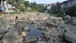 Penampakan Debit Air Sungai Ciliwung di Bogor Sentuh 0 Cm