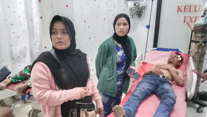 MYS (terbaring) saat mendapat perawatan usai babak belur dihajar warga. (Foto: Polsek Tanjung Morawa)