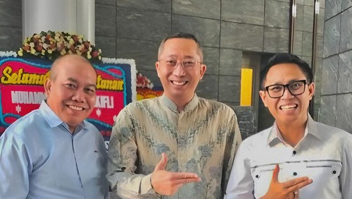 Ketua DPW PAN NTB Muazzim Akbar (kiri) Gede Syamsul (tengah) dan Eko Patrio (kanan) saat bertemu di Kantor DPP PAN di Jakarta.