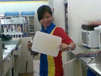 10 Foto Eks Kasir Indomaret Viral Kini Punya Minimarket dan Pabrik