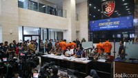 Kabareskrim Polri Komjen Wahyu Widada menyebut aksi ilegal ini dilakukan pada 10-20 Oktober 2022. Diketahui, terjadi pengunggahan IMEI ke dalam sistem CIER Kemenperin sejumlah 191.965 buah IMEI.  