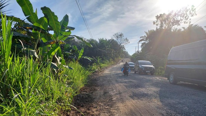 Perbaikan jalan rusak di Penajam Paser Utara Kalimantan Timur