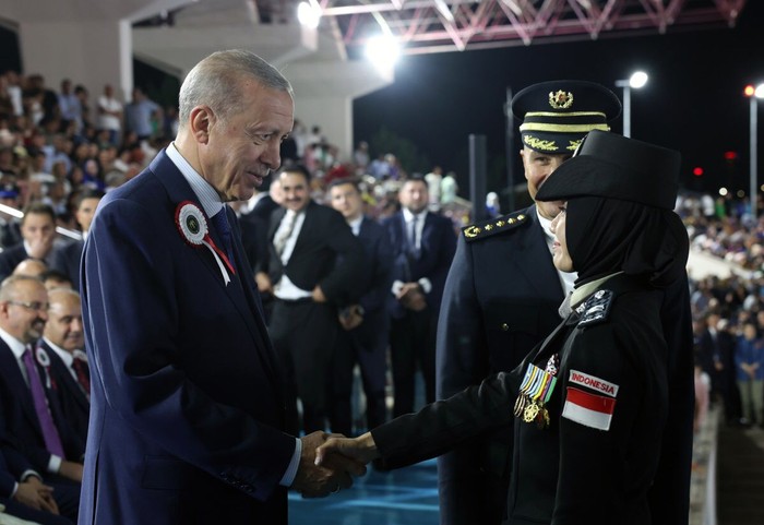 Personel Polda Jatim, Briptu Tiara Nissa Zulbida, raih peringkat 5 besar pendidikan Capacity Building The First Level Police Chief Training and The Non Thesis Master Degree di Turkish National Police Academy.