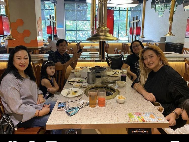 Pinkan Mambo Hobi Makan Bareng dan Masak untuk Anaknya