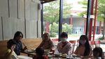 Pinkan Mambo Hobi Makan Bareng dan Masak untuk Anaknya