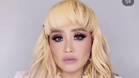 Pinkan Mambo belum lama ini disorot karena respon tidak terduga yang ia berikan terkait masalah serius yang menimpa sang anak, Michelle Ashley. Foto: Instagram @pinkan_mambo