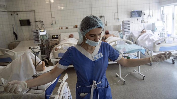 Paramedics transport seriously wounded Ukrainian servicemen on stretchers into Mechnikov Hospital in Dnipro, Ukraine, Friday, July 14, 2023. A surge of wounded soldiers has coincided with the major counteroffensive Ukraine launched last month to try to recapture its land from Russian forces. Surgeons at Mechnikov Hospital, one of the country's biggest, are busier now than perhaps at any other time since Russia began its invasion 17 months ago. (AP Photo/Evgeniy Maloletka)