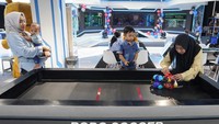 Wahana itu antara lain ada Robopark, menawarkan permainan yang seru yang dilengkapi dengan  robot yang di design dengan teknologi terkini. 