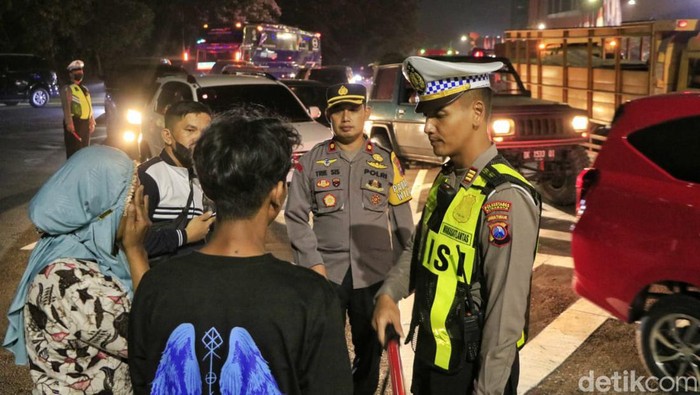 Razia malam Polrestabes Surabaya bekuk pengguna motor bawa narkoba