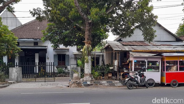 Rumah Keluarga Suwarjo Bondowoso