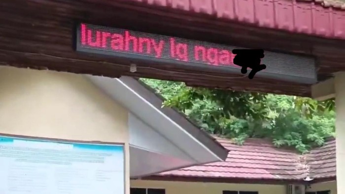 Running Teks Kantor Lurah Ario Kemuning diretas (Foto: Tangkapan layar)