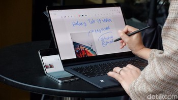Galaxy Tab S9 mendukung multitasking lewat fitur Multi Windows yang memungkinkan menjalankan tiga aplikasi sekaligus bersandingan. Pengguna dapat menghubungan tablet dengan HP galaxy, Lalu ada Pop-Up view dan Samsung DeX yang mampu menghadirkan pengalaman layaknya menggunakan laptop. Foto: Adi Fida Rahman/detikINET