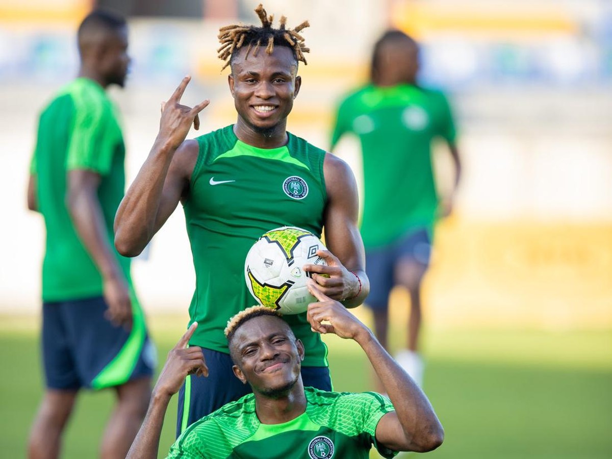 Samuel Chukwueze disuruh Victor Osimhen gabung AC Milan (Twitter @chukwueze_8)