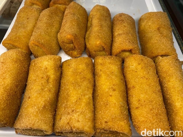 Sarapan Risoles dan Roti Sobek Cokelat di Bakery Legendaris Sejak 1970-an