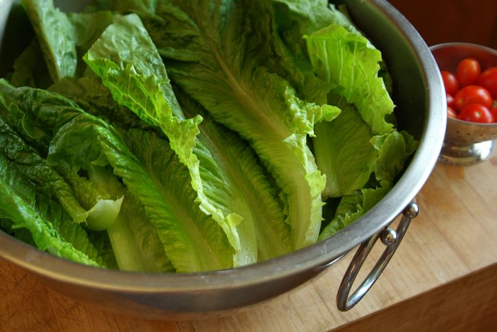 Explanation about washing lettuce before eating