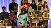 Siswa Sekolah Republik Indonesia Tokyo (SRIT) unjuk penampilan kesenian angklung dalam acara Min On Kids Festa 2023 di Min On Culture Center, Tokyo, Kamis (27/7/2023) Foto: KBRI Tokyo