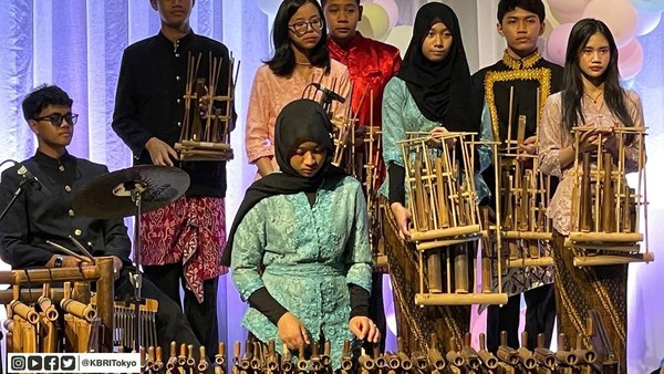 Momen Penampilan Angklung di Acara Min On Kids Festa 2023 Tokyo