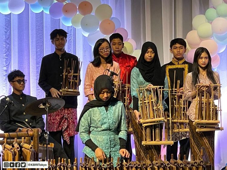 Momen Penampilan Angklung di Acara Min On Kids Festa 2023 Tokyo