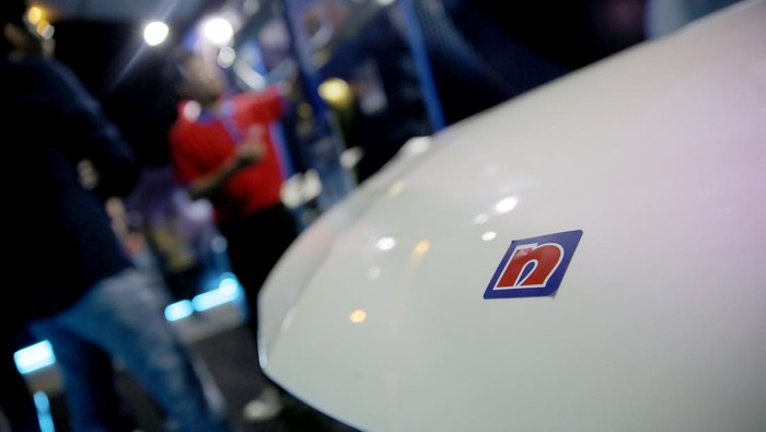 Solusi Lengkap Menjawab Kebutuhan Industri Karoseri Menjadi bagian dalam perjalanan kemajuan industri otomotif di Indonesa selama 54 tahun, Nippon Paint terus berinovasi baik produk dan layanannya.