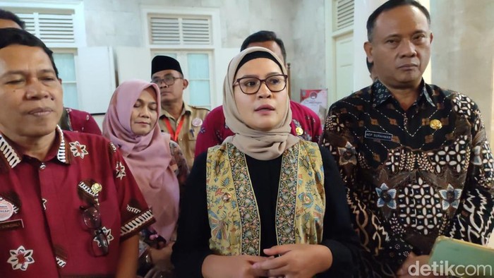 Bupati Indramayu Nina Agustina.