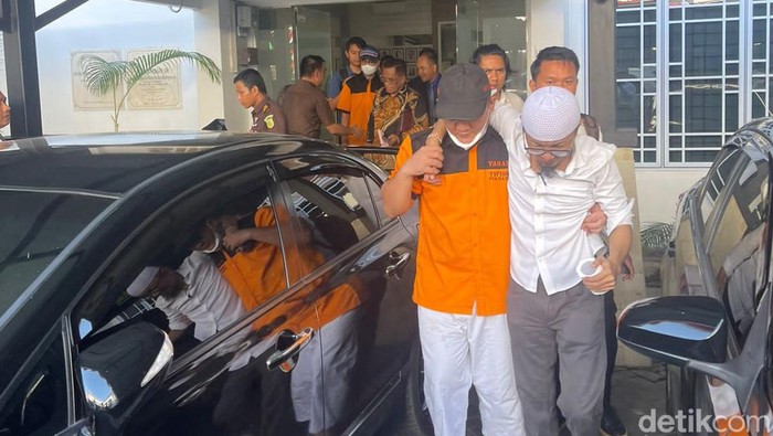 Tersangka korupsi dana hibah APBD Kepri diserahkan ke jaksa.