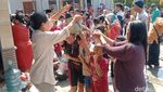 Tradisi Mandi di Sumur Masjid Pusaka Baiturrahmah Indramayu