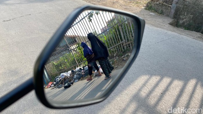 Tumpukan Sampah di Jalan Rancasawo, Buah Batu, Bandung. Tumpukan Sampah di Jalan Rancasawo, Buah Batu, Bandung.