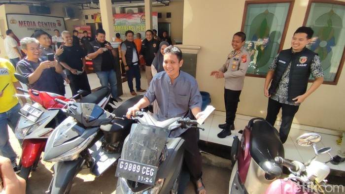 Warga Ciamis yang kembali mendapatkan motor hilangnya